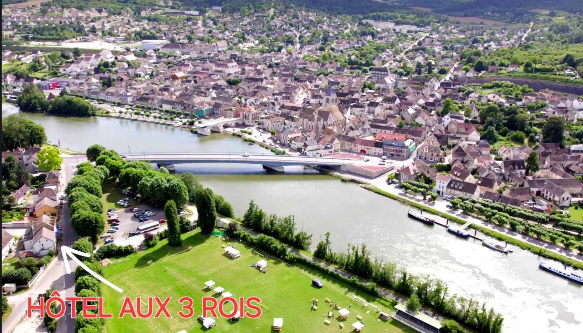 Aux Trois Rois Hotel Pont-Sur-Yonne Exterior photo
